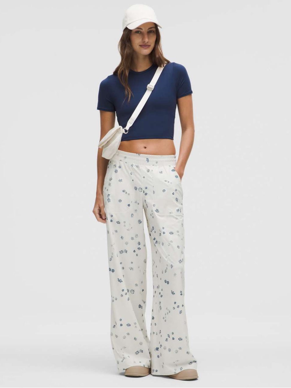 126. Lululemon Swift Mid-Rise Wide-Leg Pant
Floral Breeze Bone Blue Twill size 2